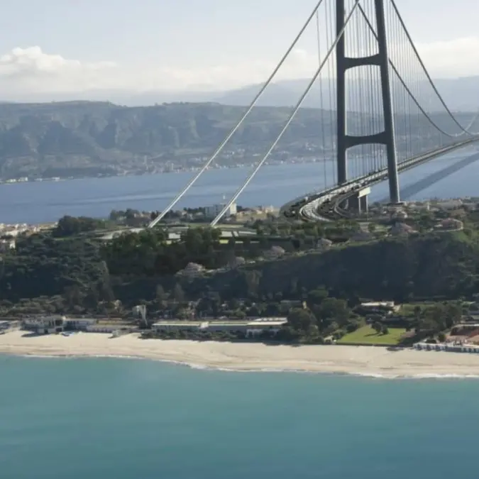 Ponte: Greenpeace, Legambiente, Lipu e Wwf presentano un nuovo reclamo all’Ue. Salvini rilancia: «In arrivo l’ok definitivo all’avvio dei lavori»\n