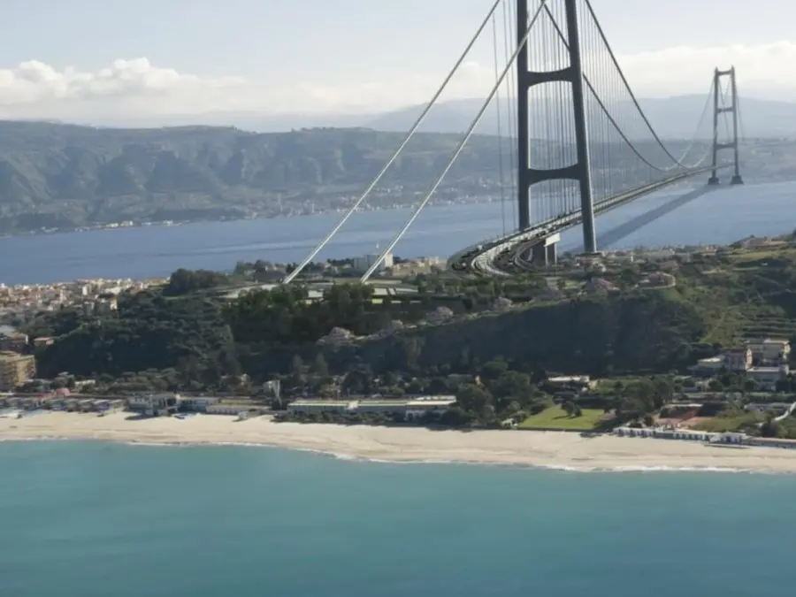 Ponte: Greenpeace, Legambiente, Lipu e Wwf presentano un nuovo reclamo all’Ue. Salvini rilancia: «In arrivo l’ok definitivo all’avvio dei lavori»
