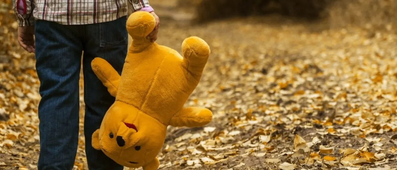 Bambini scomparsi, in Italia nel 2022 oltre 17mila denunce: l’allarmante report di Telefono azzurro