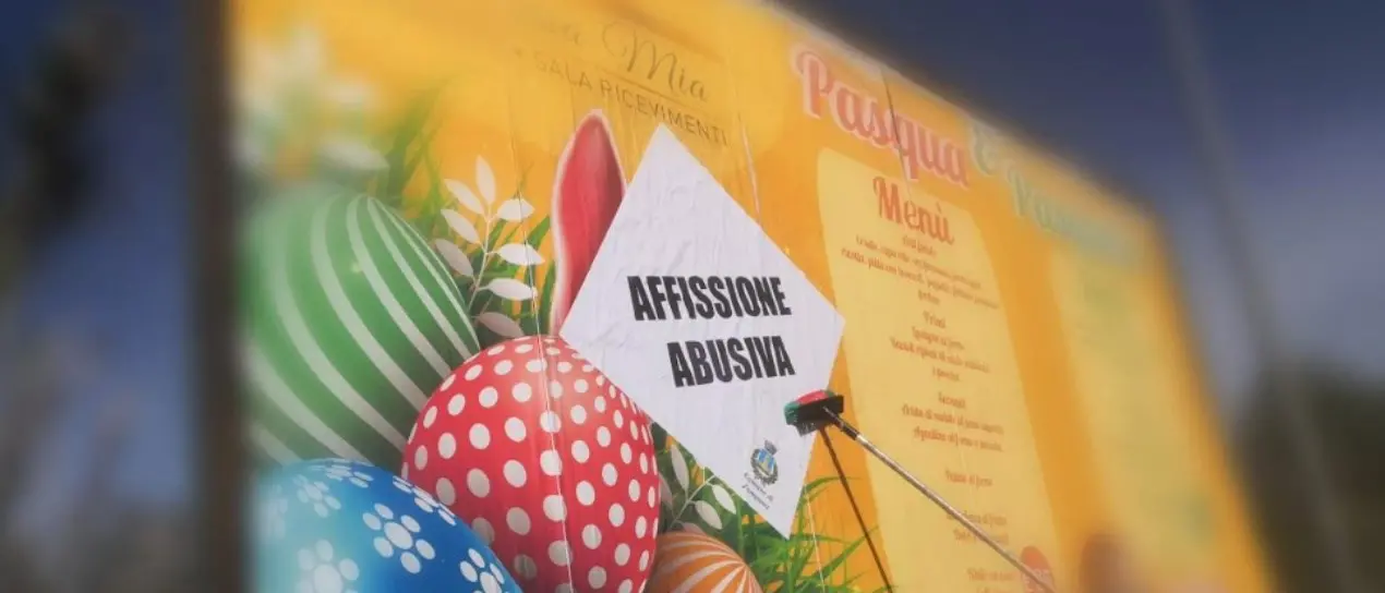 Cartelli pubblicitari abusivi a Zumpano, il sindaco: «Paese preso d’assalto, via le installazioni prive di autorizzazione»