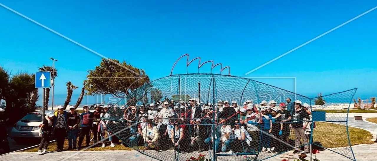 Cetraro, per combattere l’abbandono di rifiuti lungo le coste arriva il “pesce mangia plastica”