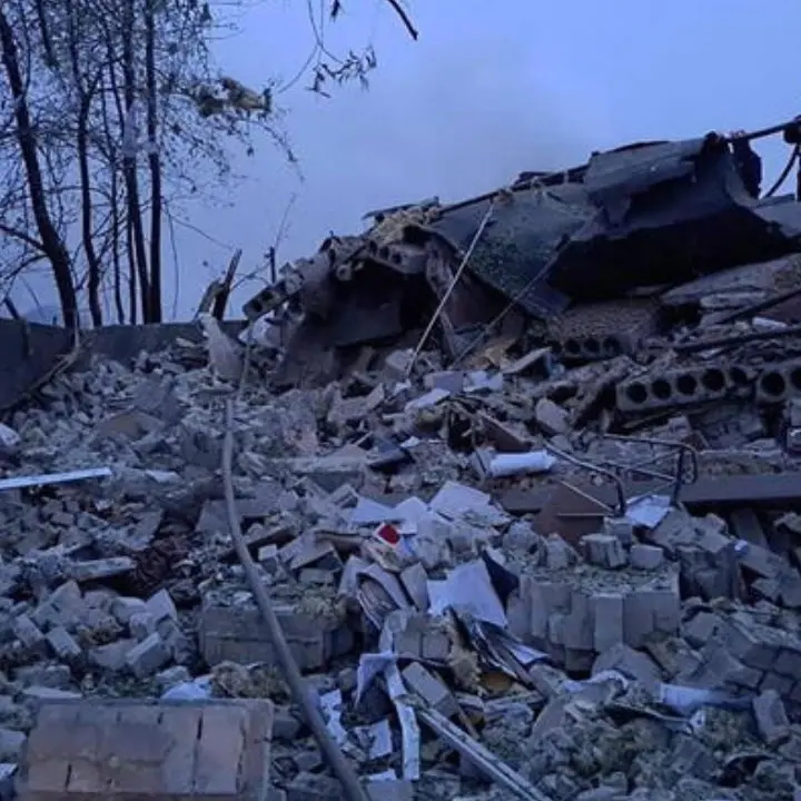 Ucraina, ancora attacchi russi: esplosioni registrate a Dnipro e Kiev. Allarme antiaereo in 11 regioni