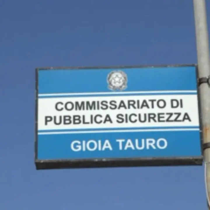 Gioia Tauro, rapina e resistenza a pubblico ufficiale: rintracciato e arrestato un 26enne