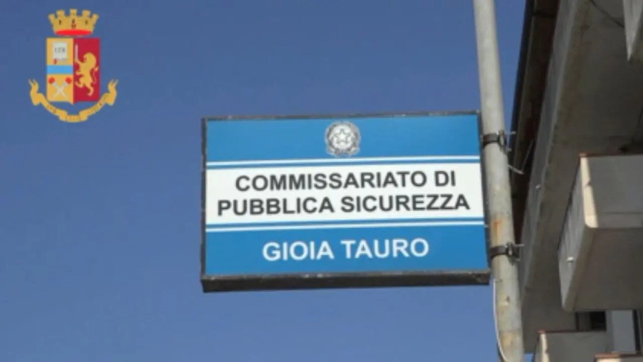 Gioia Tauro, rapina e resistenza a pubblico ufficiale: rintracciato e arrestato un 26enne