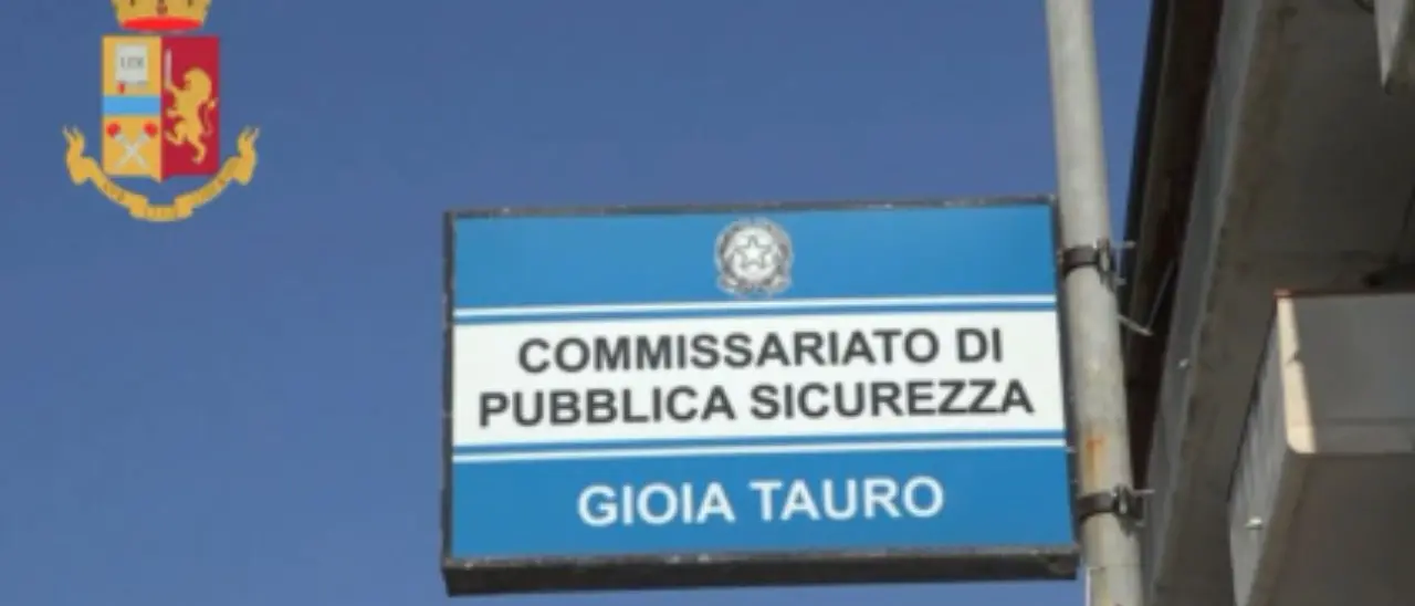 Gioia Tauro, rapina e resistenza a pubblico ufficiale: rintracciato e arrestato un 26enne