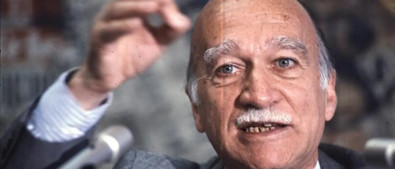 Intitolare una via a Giorgio Almirante: a Vibo Valentia è polemica dopo la decisione del Comune