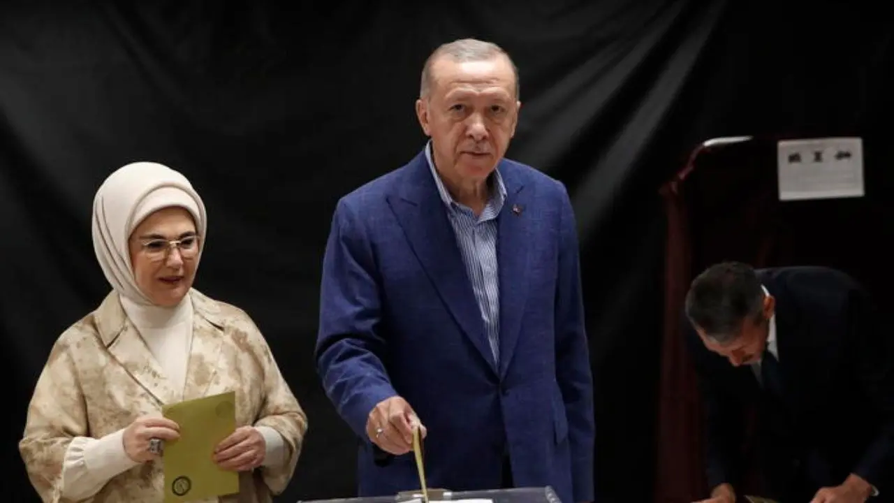 Erdogan vince le elezioni in Turchia: si riconferma presidente con il 52,1 % delle preferenze