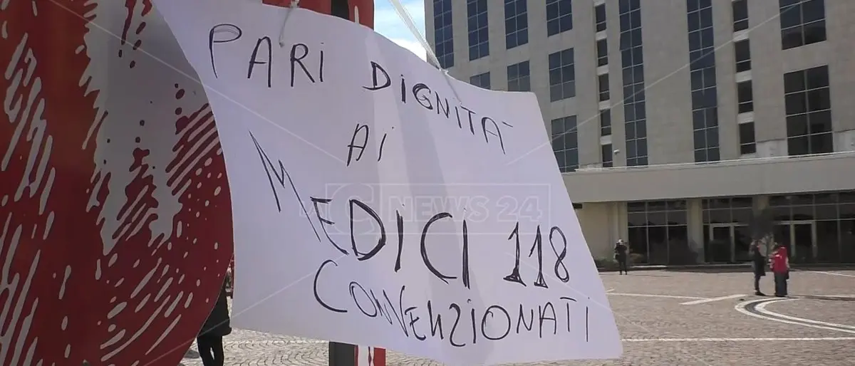 Catanzaro, gli operatori del 118 allo stremo presentano un esposto in Procura