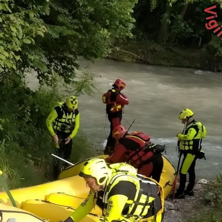 Proseguono le ricerche di Denise Galatà, ritrovato il caschetto della studentessa dispersa nel fiume Lao - LIVE
