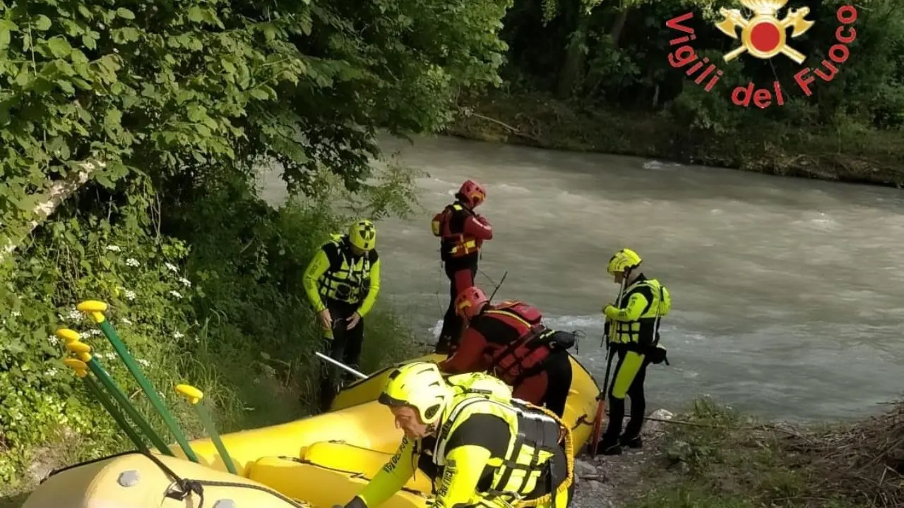 Proseguono le ricerche di Denise Galatà, ritrovato il caschetto della studentessa dispersa nel fiume Lao - LIVE