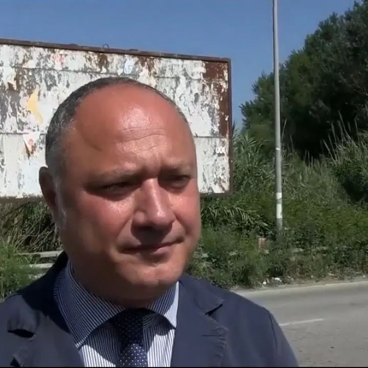 Zumpano, il sindaco dichiara guerra alla pubblicità abusiva: «Concorrenza sleale che danneggia le aziende sane»