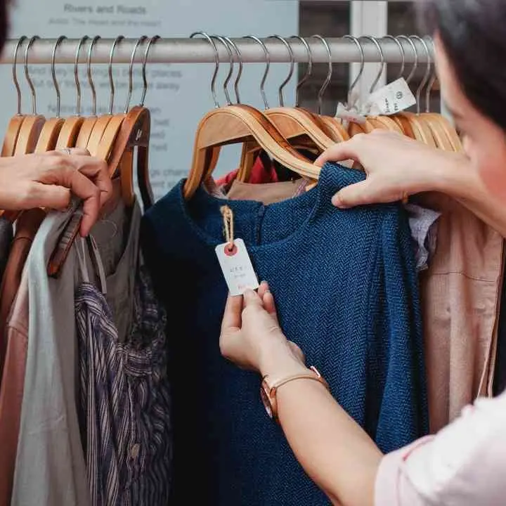 Saldi, al via domani in Calabria e nel resto d’Italia: le nuove regole e i consigli per evitare fregature