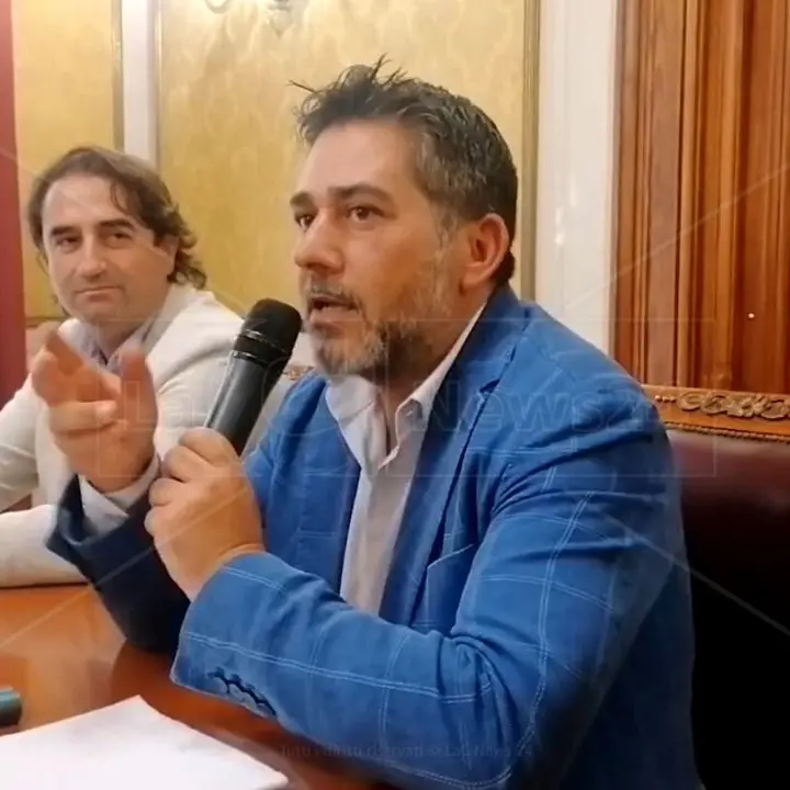 Reggina, il sindaco Brunetti ufficializza il nuovo club: «Si chiamerà Fenice Amaranto»