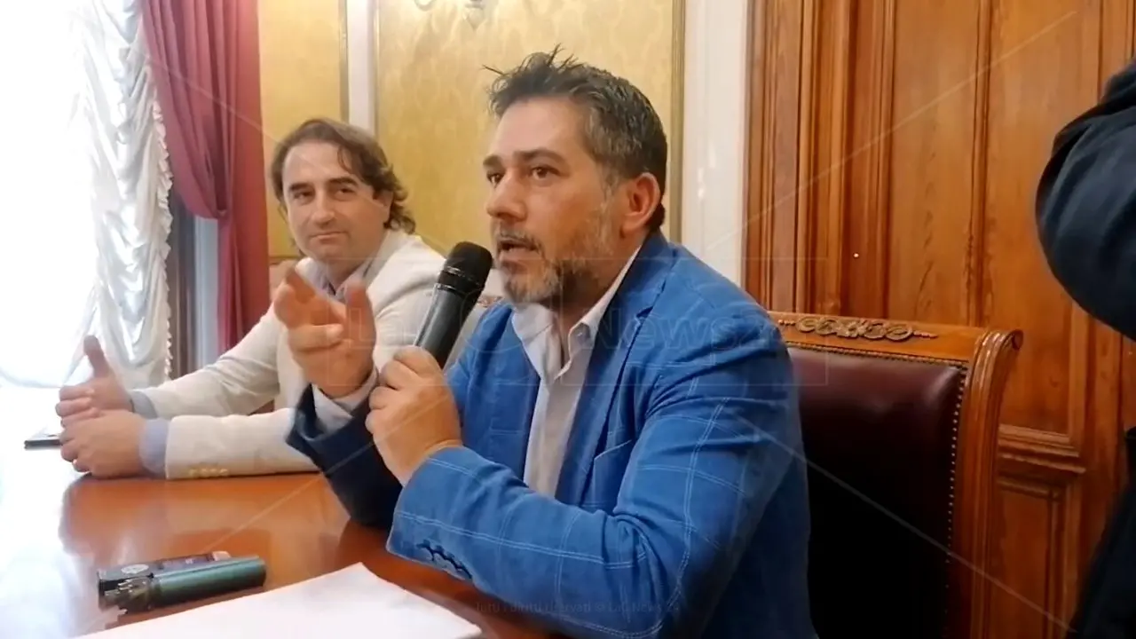 Reggina, il sindaco Brunetti ufficializza il nuovo club: «Si chiamerà Fenice Amaranto»