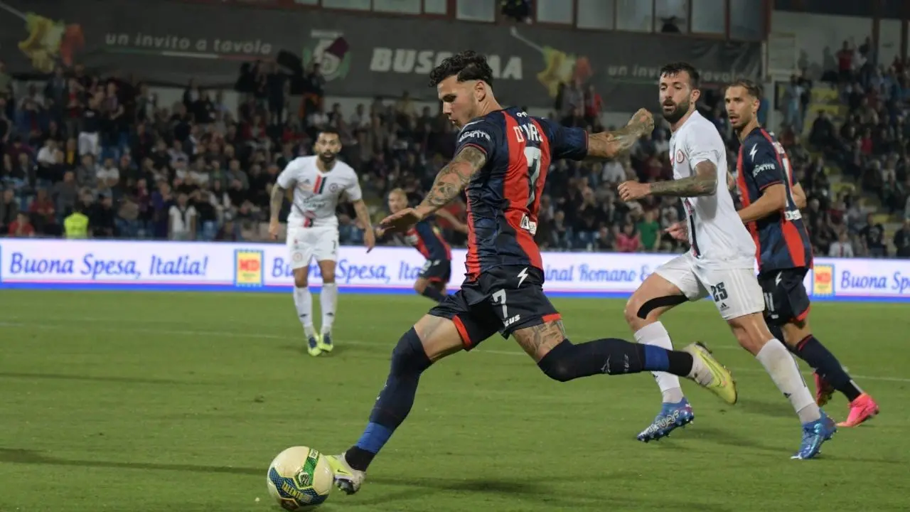 Il Foggia castiga il Crotone: allo Scida è 2-2, si spegne il sogno Serie B dei pitagorici