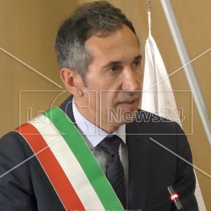 Locri, inizia l’era del sindaco Fontana: «Guardo al futuro con fiducia»