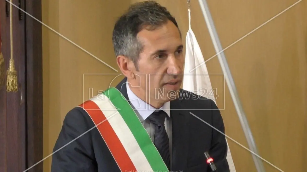 Locri, inizia l’era del sindaco Fontana: «Guardo al futuro con fiducia»