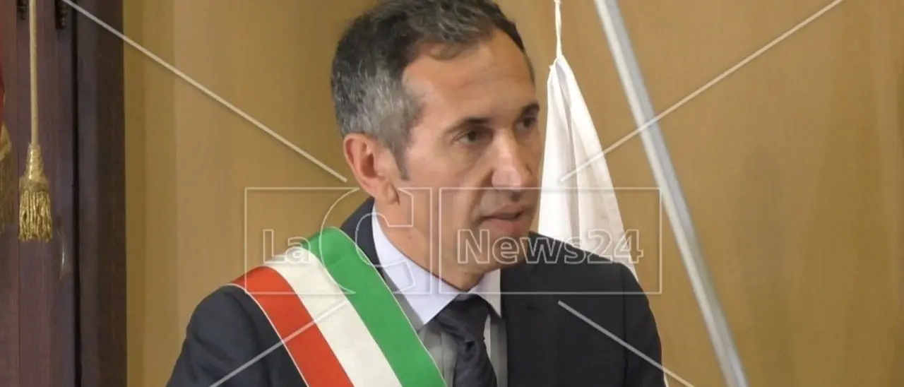 Locri, inizia l’era del sindaco Fontana: «Guardo al futuro con fiducia»