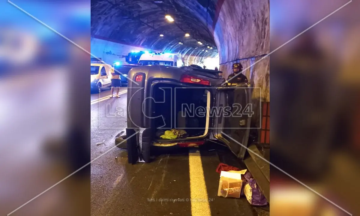 Incidente a San Fili sulla statale 107: tre feriti a seguito dell’impatto in galleria tra due auto