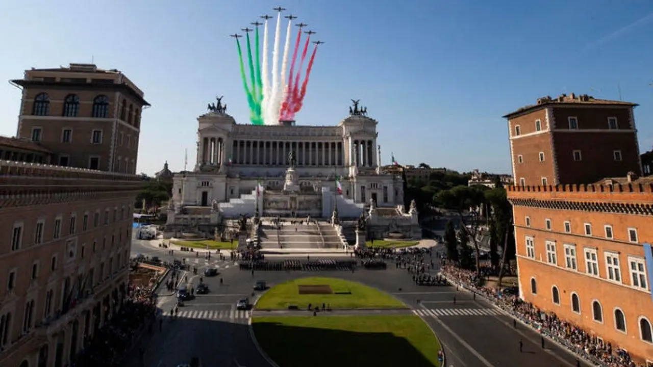 Festa della Repubblica, le celebrazioni a Roma. Meloni: «Remare tutti nella stessa direzione»