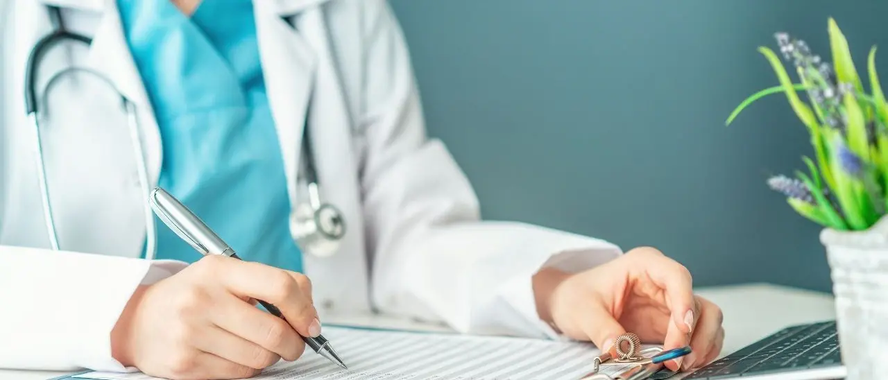 In Calabria mancano i medici di famiglia: in tre anni 407 in meno. E chi resta è assediato da frotte di assistiti