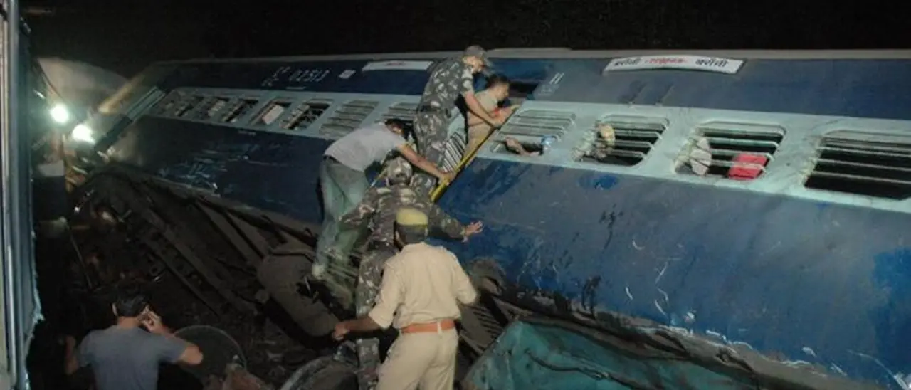 Incidente ferroviario in India, almeno 50 morti e 500 feriti nello scontro tra due treni