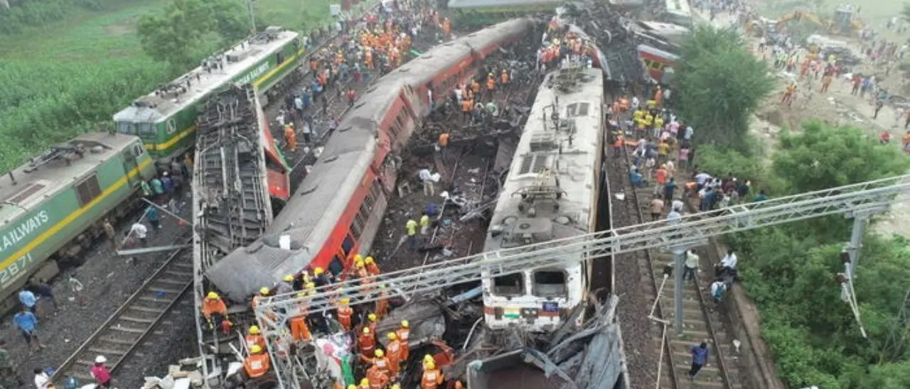 Scontro tra due treni in India, 288 morti accertati e circa 900 feriti