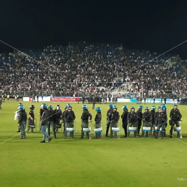 Scontri per Brescia-Cosenza, in quattro finiscono agli arresti inchiodati dai video del pubblico