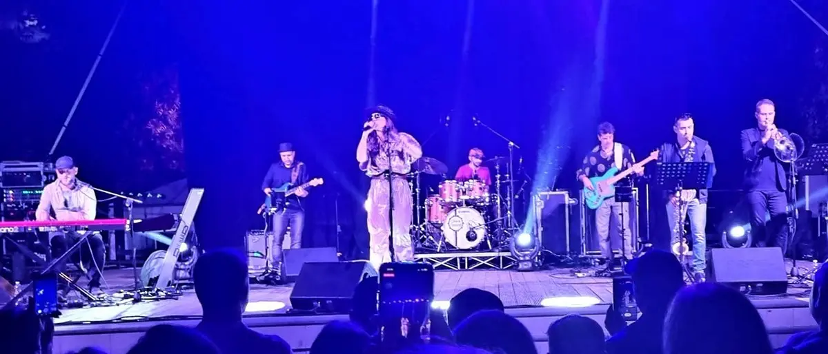 I Dirotta su Cuba tuffano Praia a Mare negli anni 90 e fanno il pienone