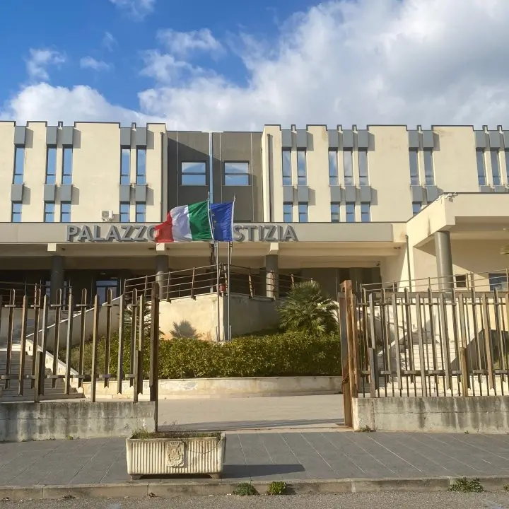 Tribunale di Castrovillari: udienze civili spostate fuori dal palazzo di giustizia