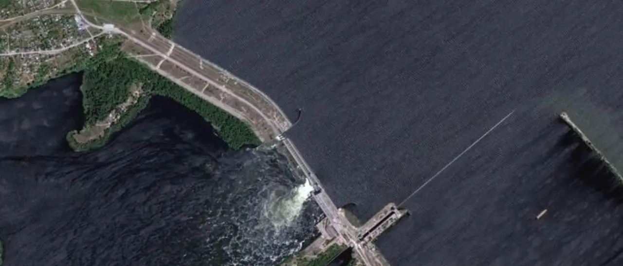 Ucraina, colpita la centrale di Kakhovka: scambio di accuse fra Kiev e Mosca