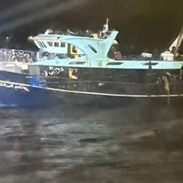 A Crotone un altro sbarco nella notte. In tutto sono 174 i migranti soccorsi a distanza di poche ore