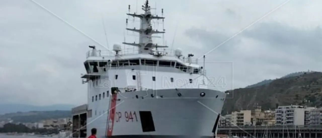 Ennesimo sbarco a Reggio Calabria, 500 migranti arrivati al porto a bordo della nave Diciotti