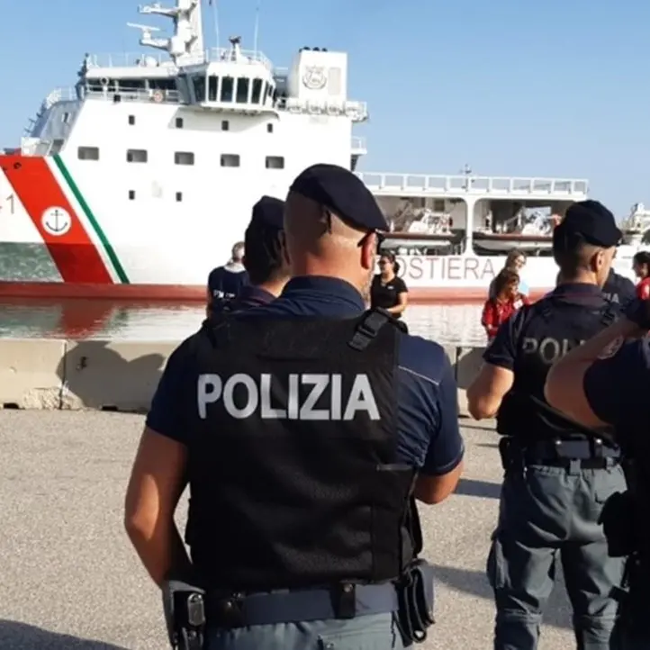 Sbarco di 47 migranti a Crotone, arrestati i due presunti scafisti