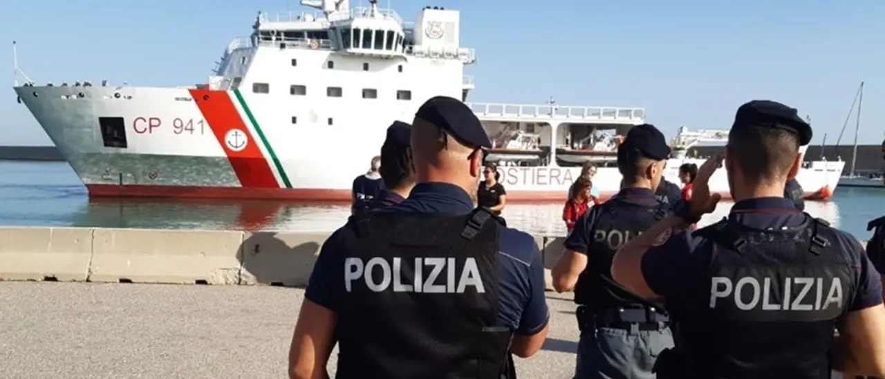 Sbarco di 47 migranti a Crotone, arrestati i due presunti scafisti