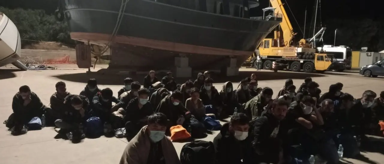 Migranti, emergenza senza fine sulle coste calabresi: 76 persone arrivate a Roccella