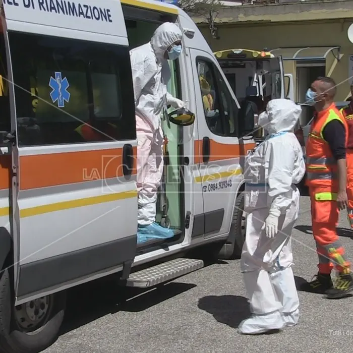 Attenzione a non stare male perché a Catanzaro il 118 è ridotto in macerie: «In estate incolumità dei cittadini a rischio»