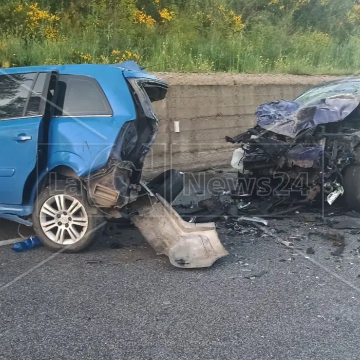 San Giovanni in Fiore, incidente stradale sulla 107: tre feriti. Statale chiusa al traffico