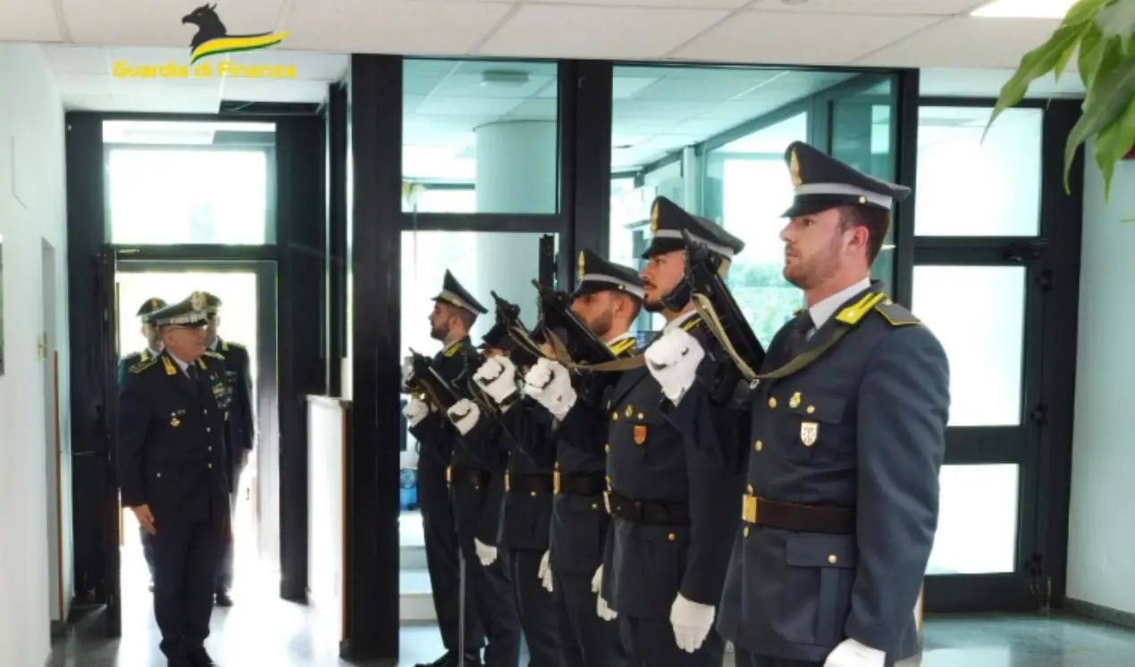 Vibo, il comandante regionale della Guardia di finanza in visita al Comando provinciale e Reparto aeronavale