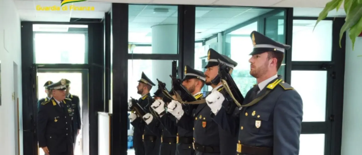 Vibo, il comandante regionale della Guardia di finanza in visita al Comando provinciale e Reparto aeronavale