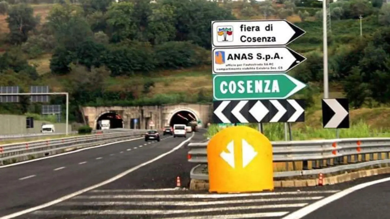 A2, per una notte chiuse le rampe di accesso dello svincolo di Cosenza sud