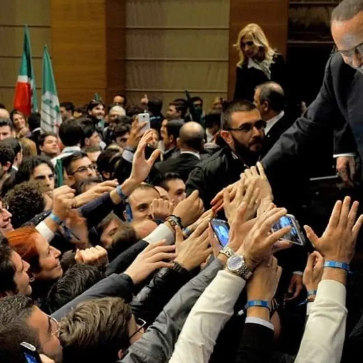Il commosso saluto di Forza Italia a Berlusconi: «Vorremmo non lasciarti andare via». Mercoledì lutto nazionale