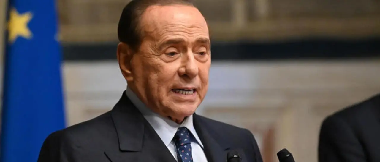 Morte Berlusconi, attesi per i funerali Capi di Stato da tutto il mondo e duemila persone nel Duomo - LIVE