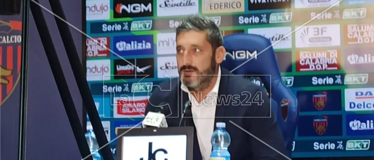 Cosenza calcio, il ds Gemmi ha rinnovato: stretta di mano con Guarascio