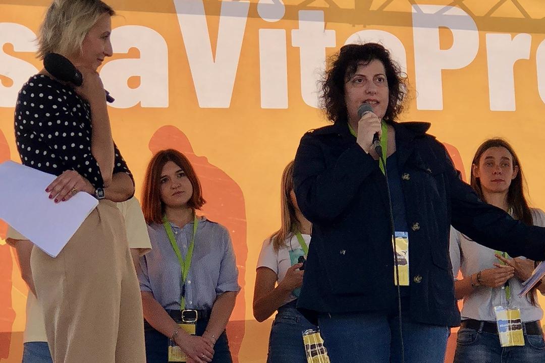 La ex autista calabrese precaria sul palco: «Difendi i tuoi diritti e ...