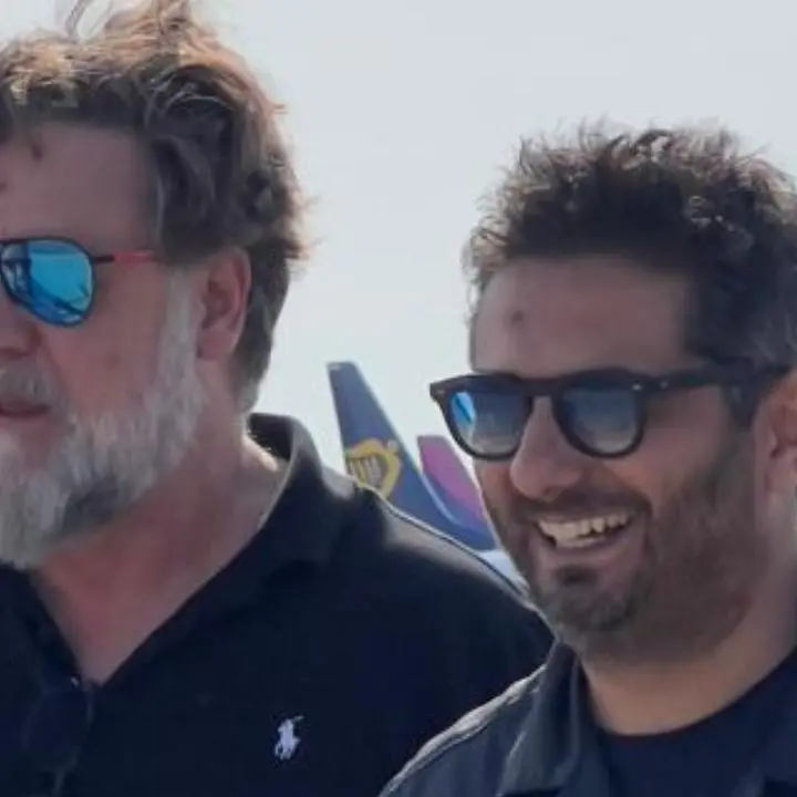 Russell Crowe sbarca in Calabria: l’attore di Hollywood è atterrato a Lamezia Terme