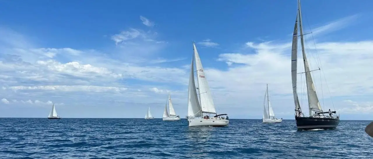 La vela d’altura calabrese conquista le Eolie: grande successo per la nona edizione della Cyclops route