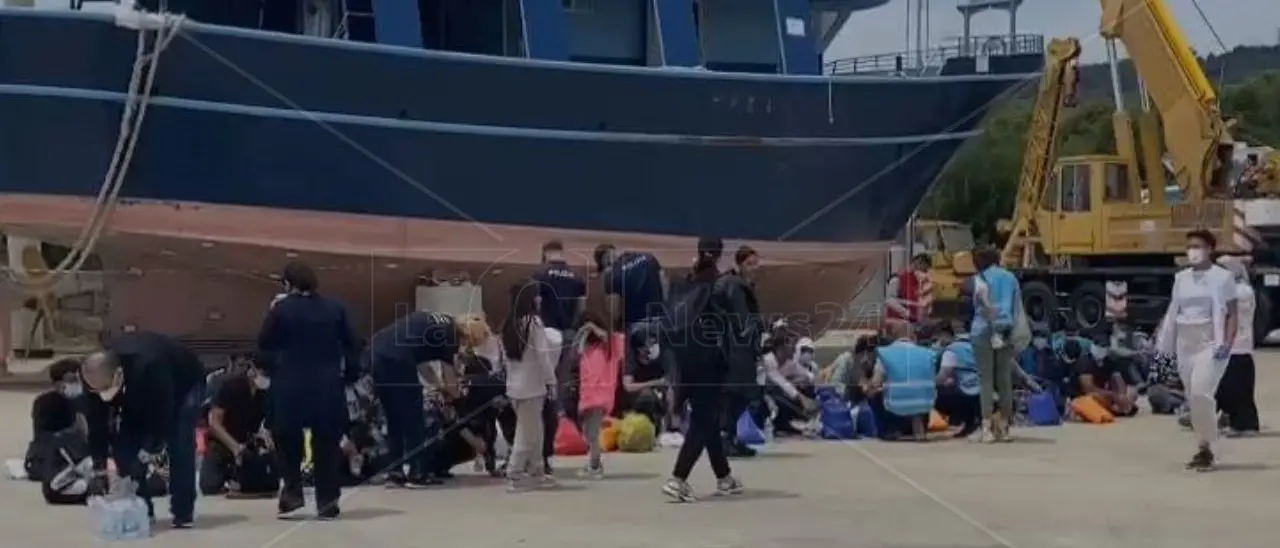 Migranti, 600 persone sbarcate a Lampedusa saranno trasferite a Reggio Calabria