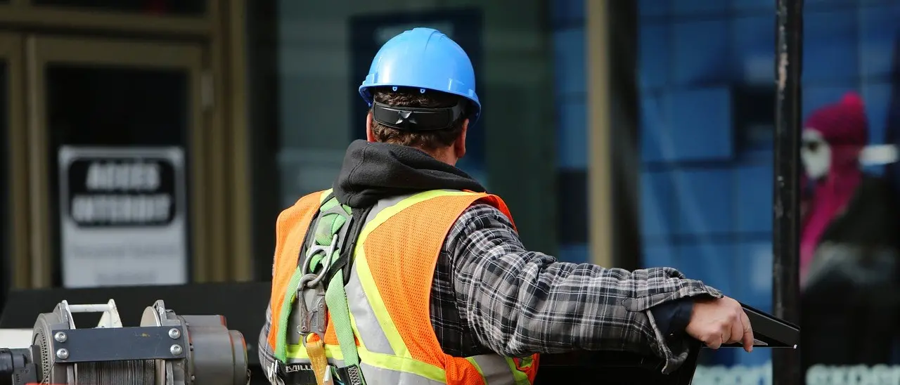 A Petrizzi i carabinieri sospendono l’attività di un cantiere edile per mancanza di sicurezza