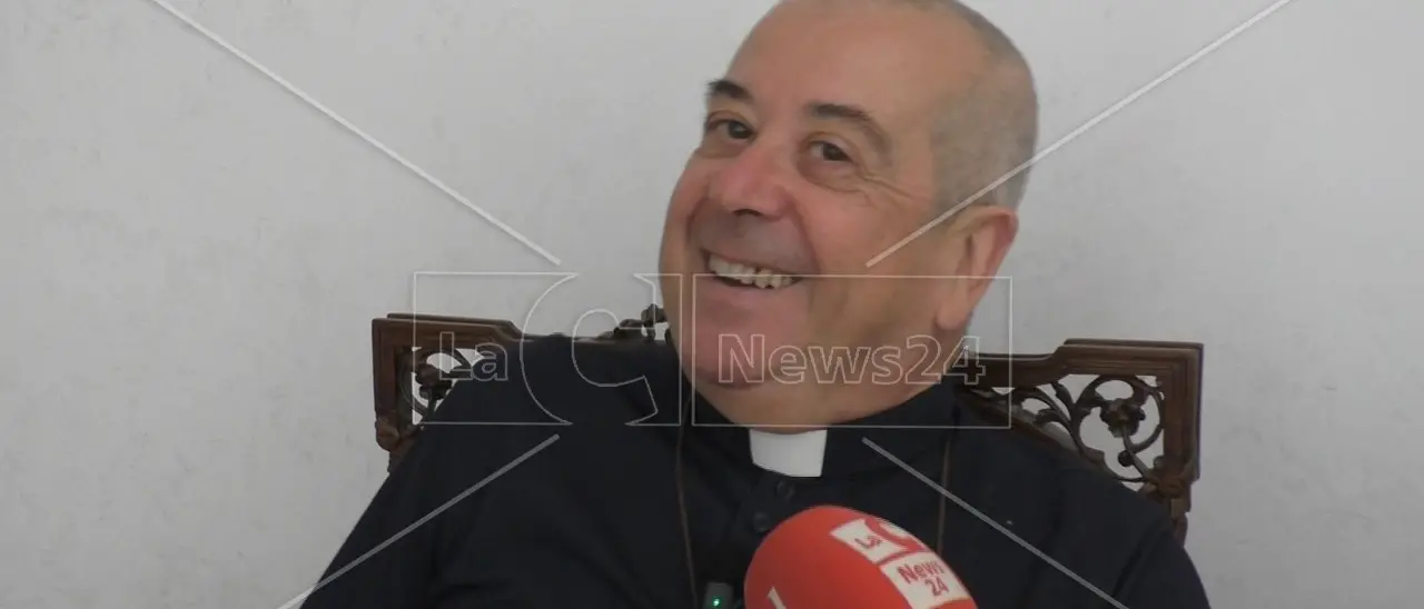 Il vescovo “politico” di Cosenza, monsignor Checchinato: «Per il bene comune bisogna schierarsi»